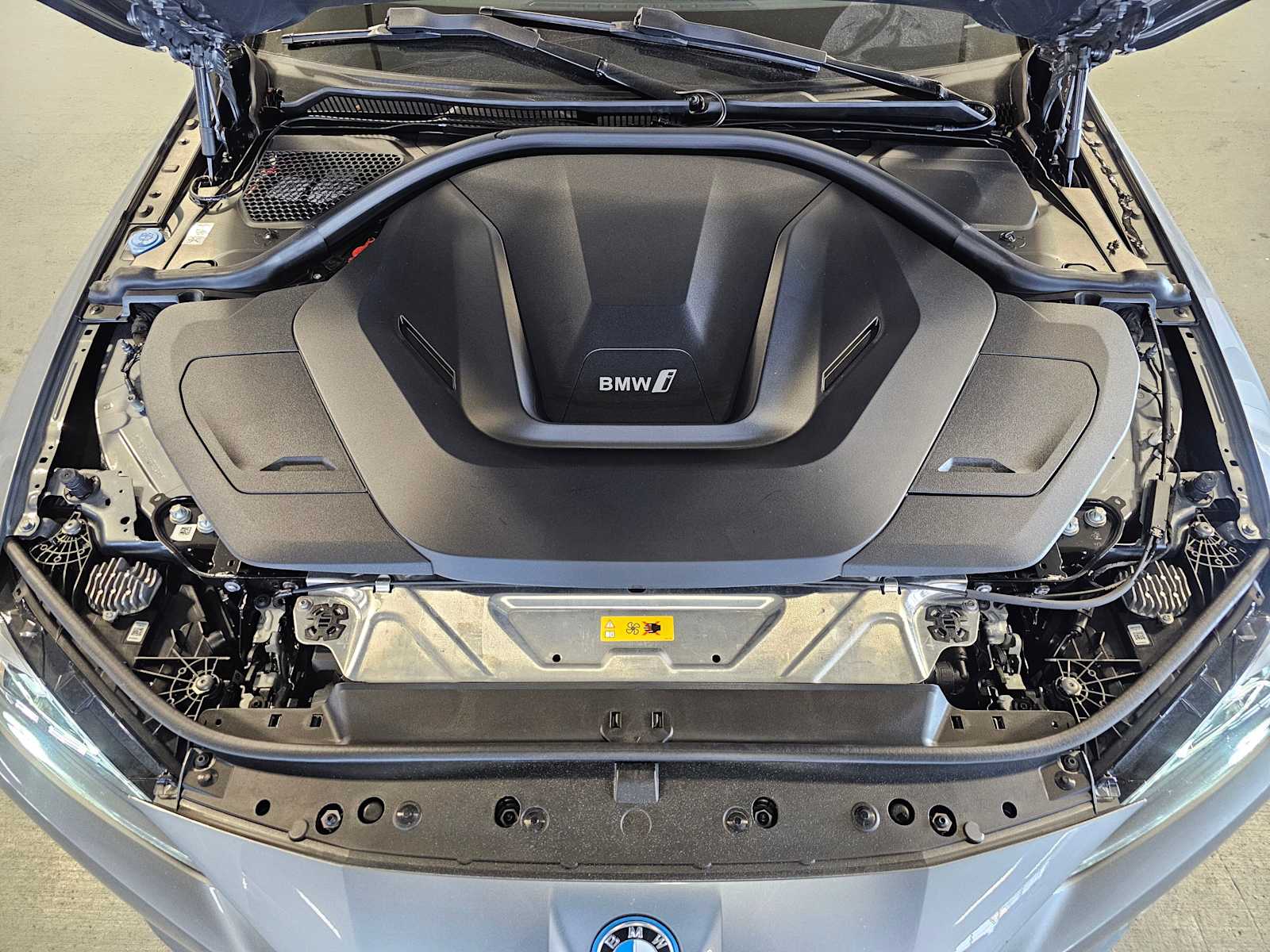 Thumbnail: 2023 BMW i4 - 9