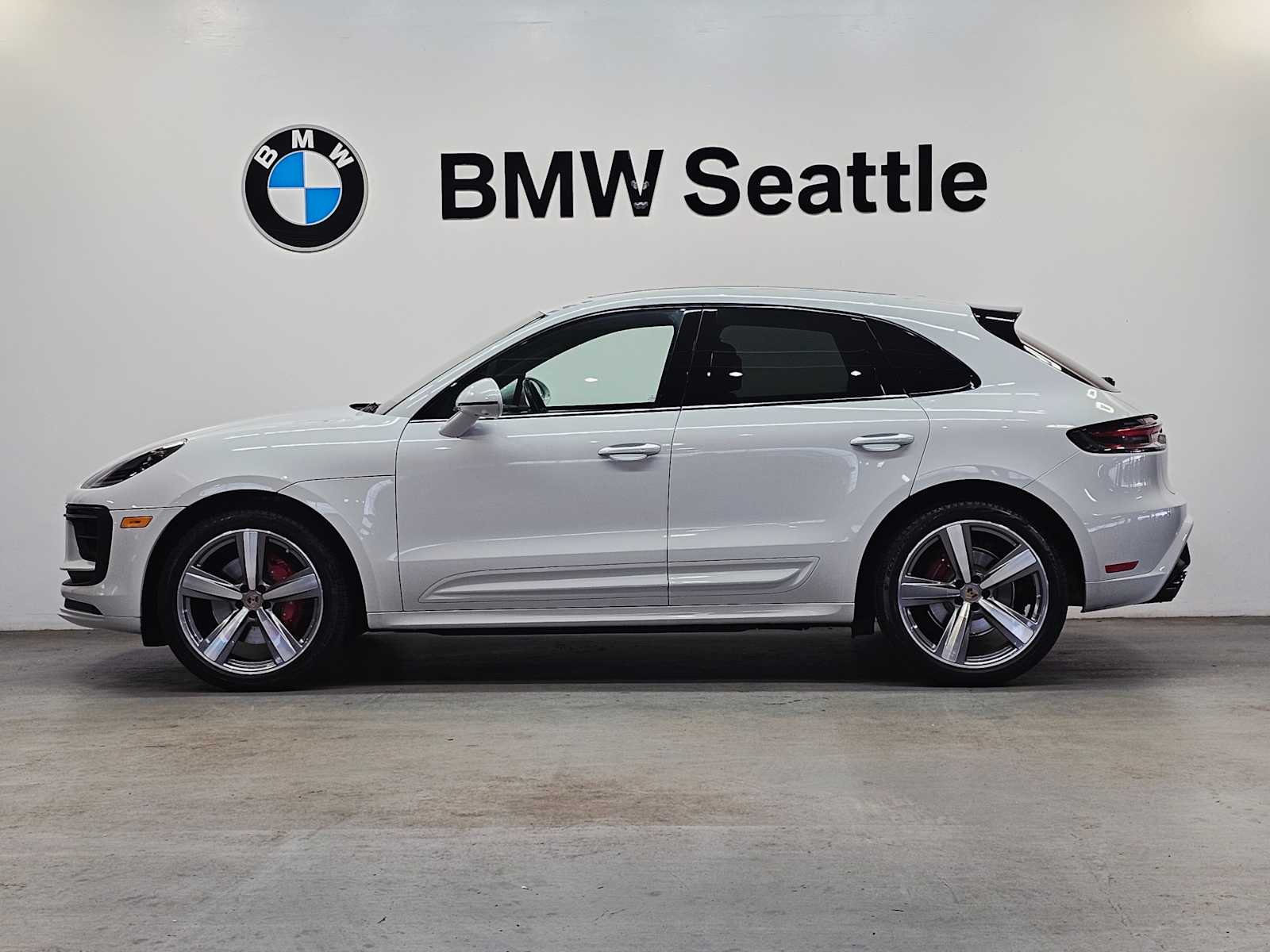 Thumbnail: 2024 Porsche Macan - 3