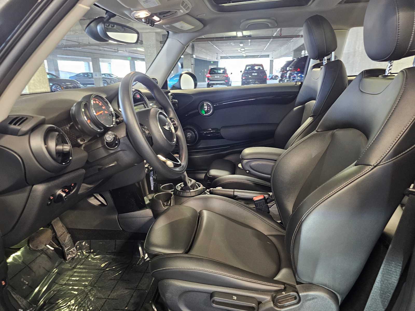 Thumbnail: 2016 MINI Cooper Hardtop - 26