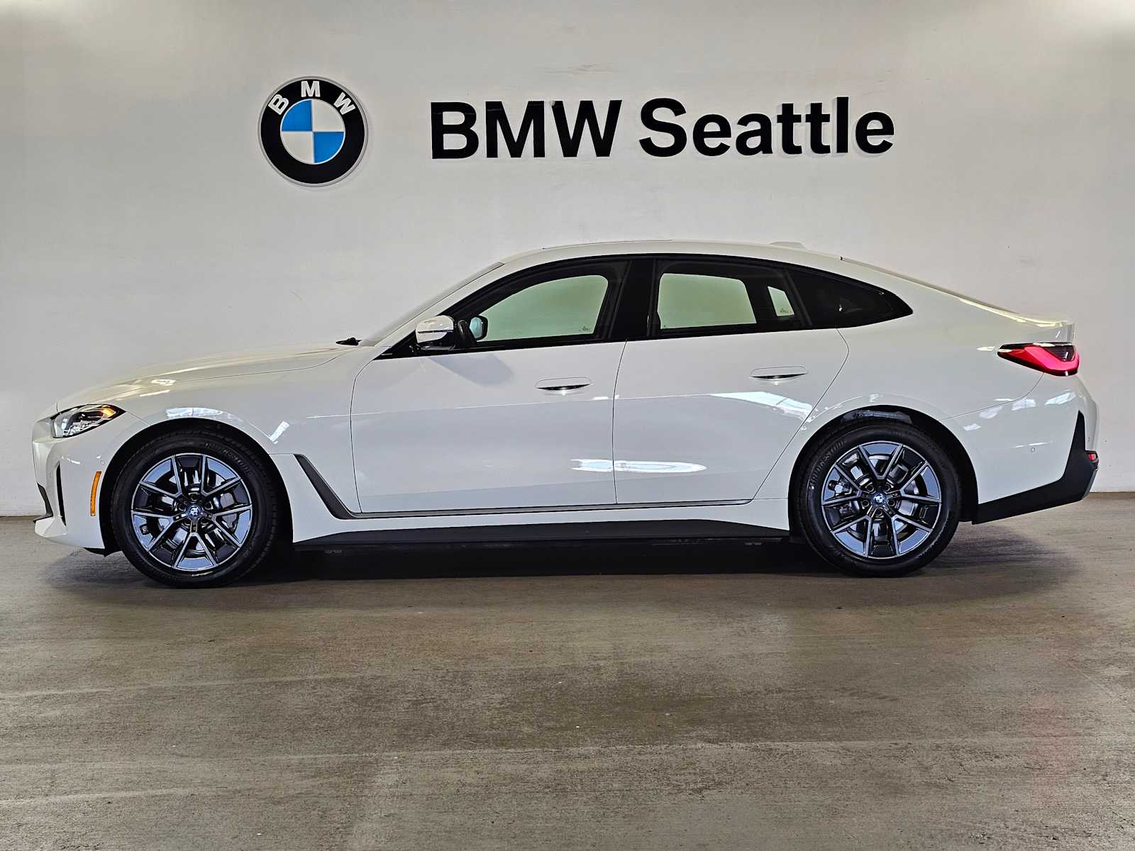 Thumbnail: 2023 BMW i4 - 3