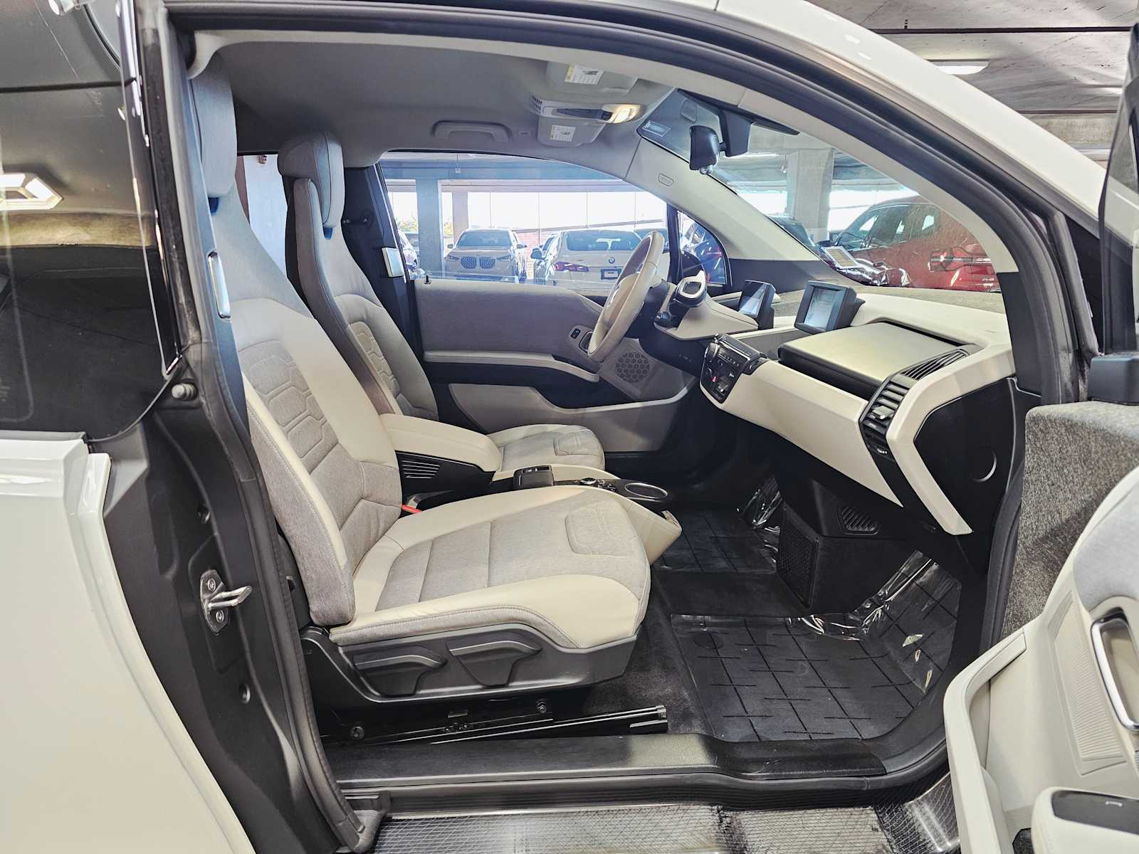 Thumbnail: 2015 BMW i3 - 27