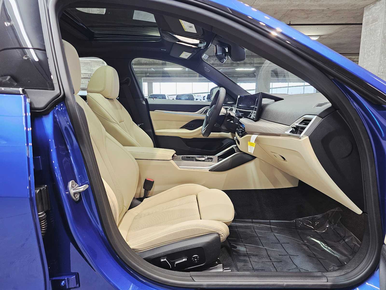 Thumbnail: 2025 BMW i4 - 27