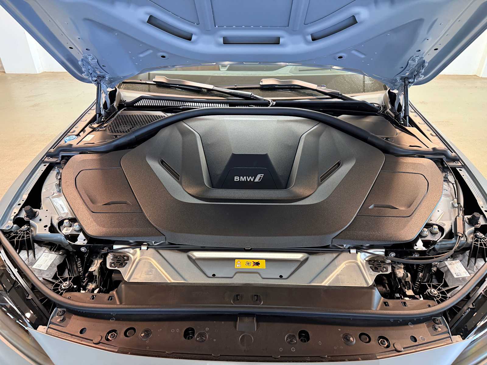 Thumbnail: 2025 BMW i4 - 9