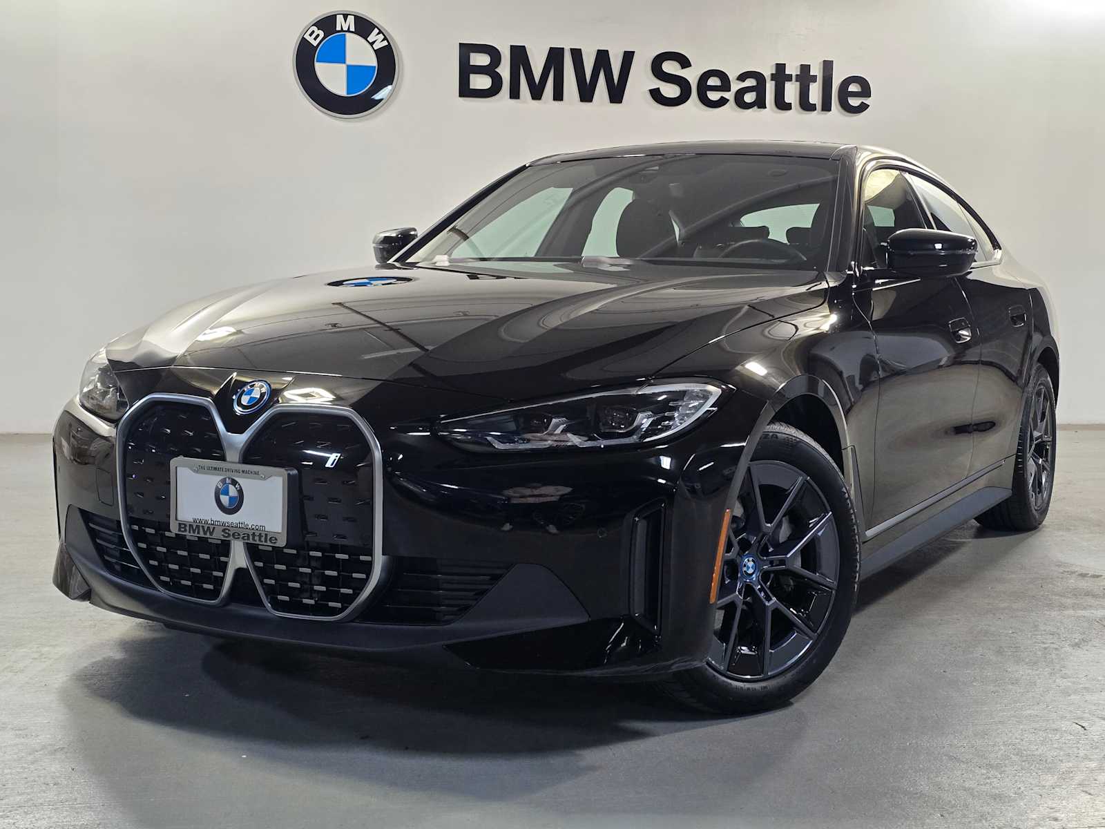 Thumbnail: 2023 BMW i4 - 1