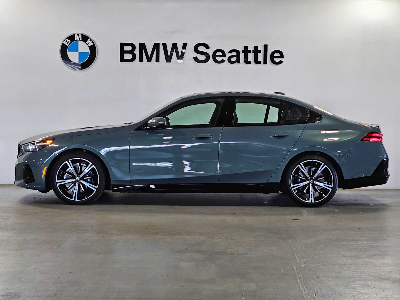 Thumbnail: 2025 BMW 5 Series - 3