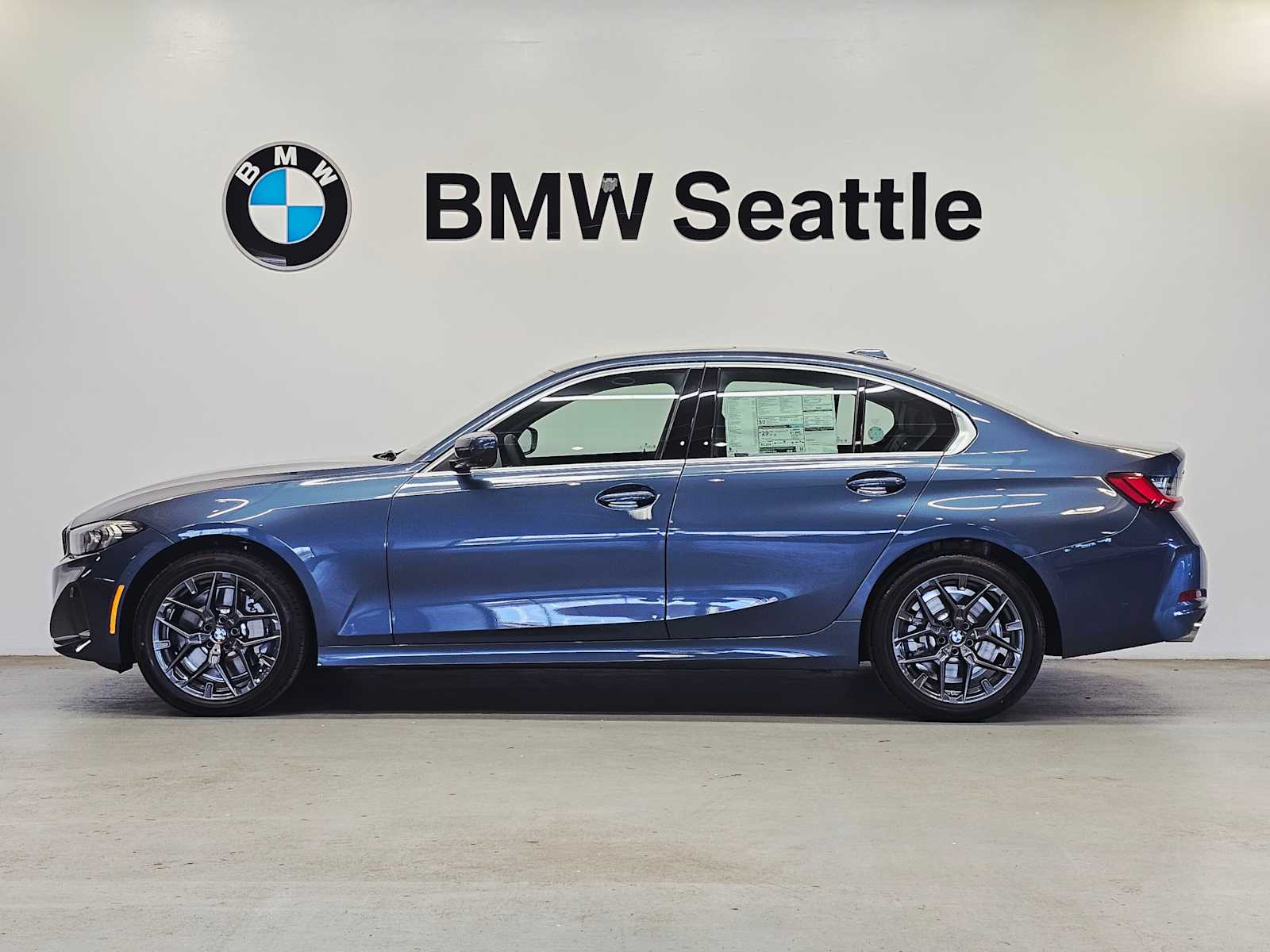 Thumbnail: 2025 BMW 3 Series - 3