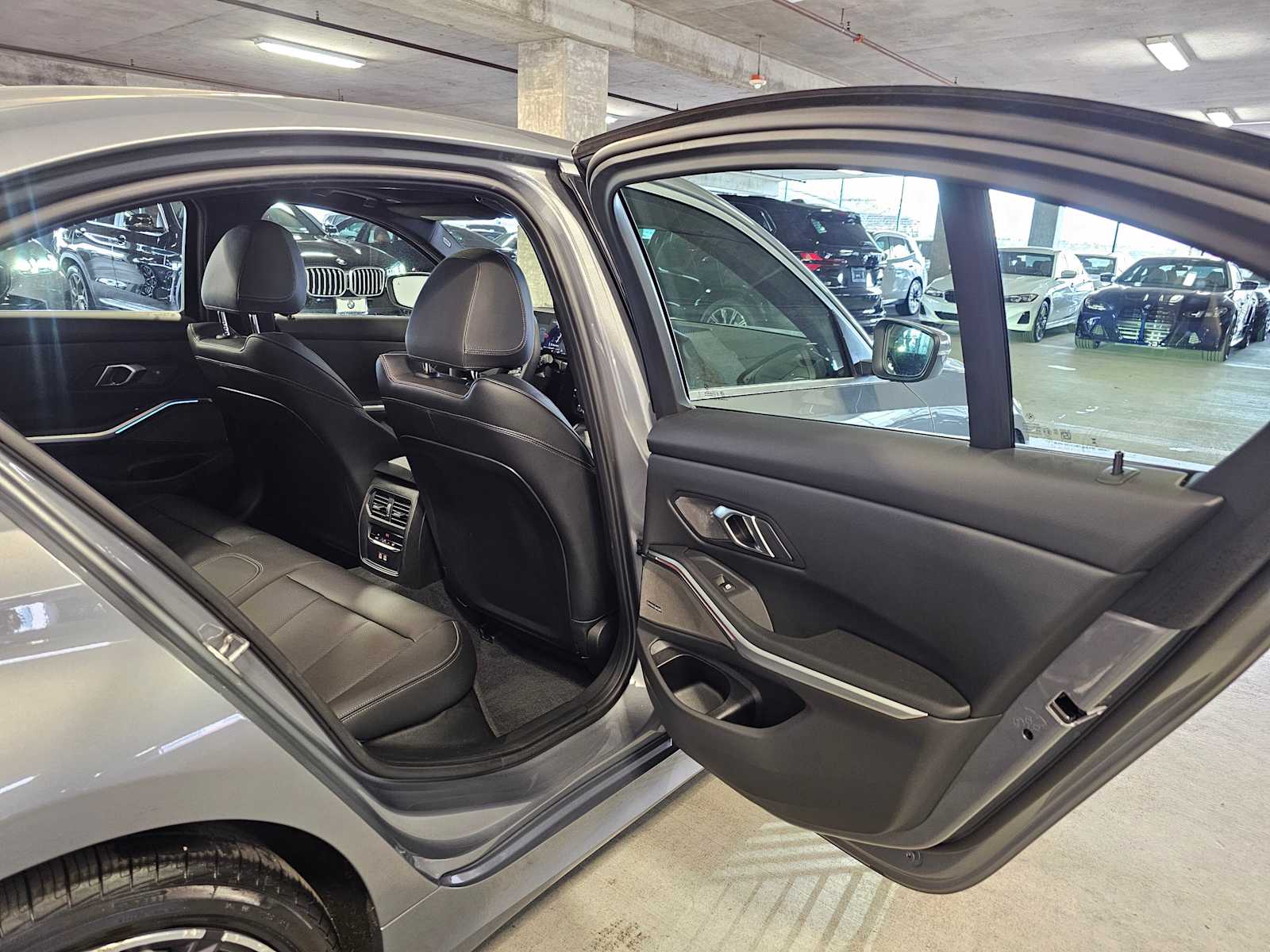 Thumbnail: 2025 BMW 3 Series - 38