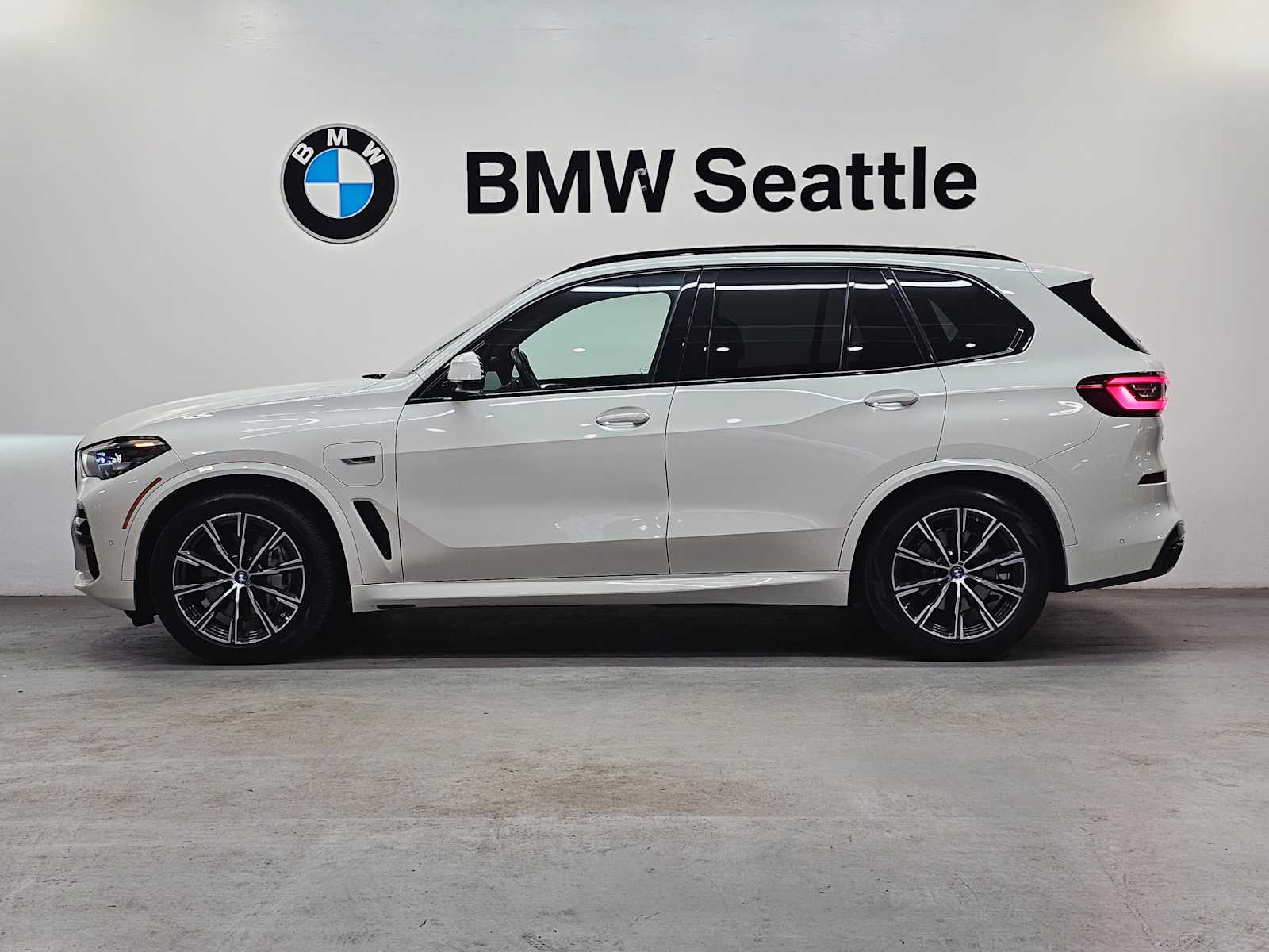 Thumbnail: 2022 BMW X5 - 3