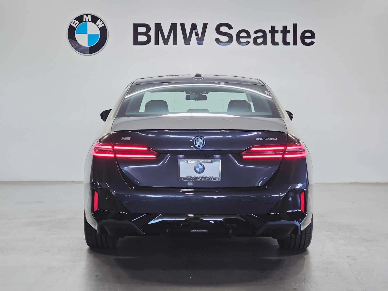 Thumbnail: 2026 BMW i5 - 5