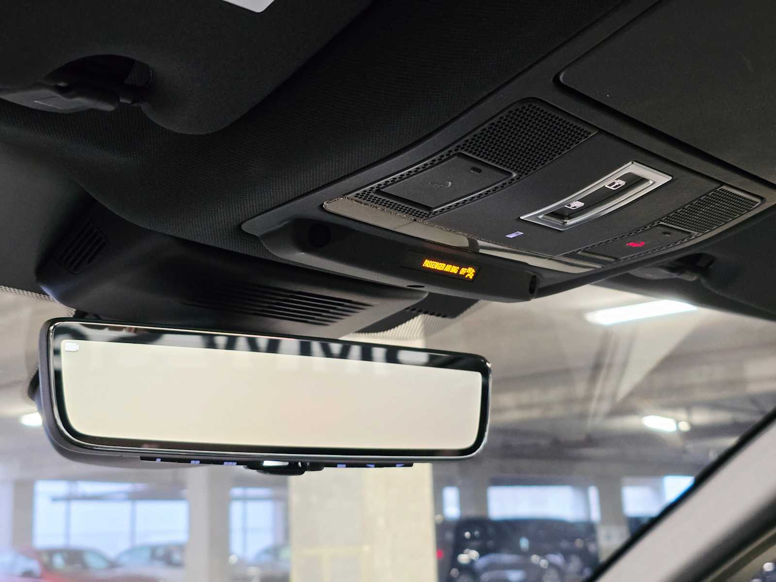 Thumbnail: 2020 Land Rover Discovery Sport - 17