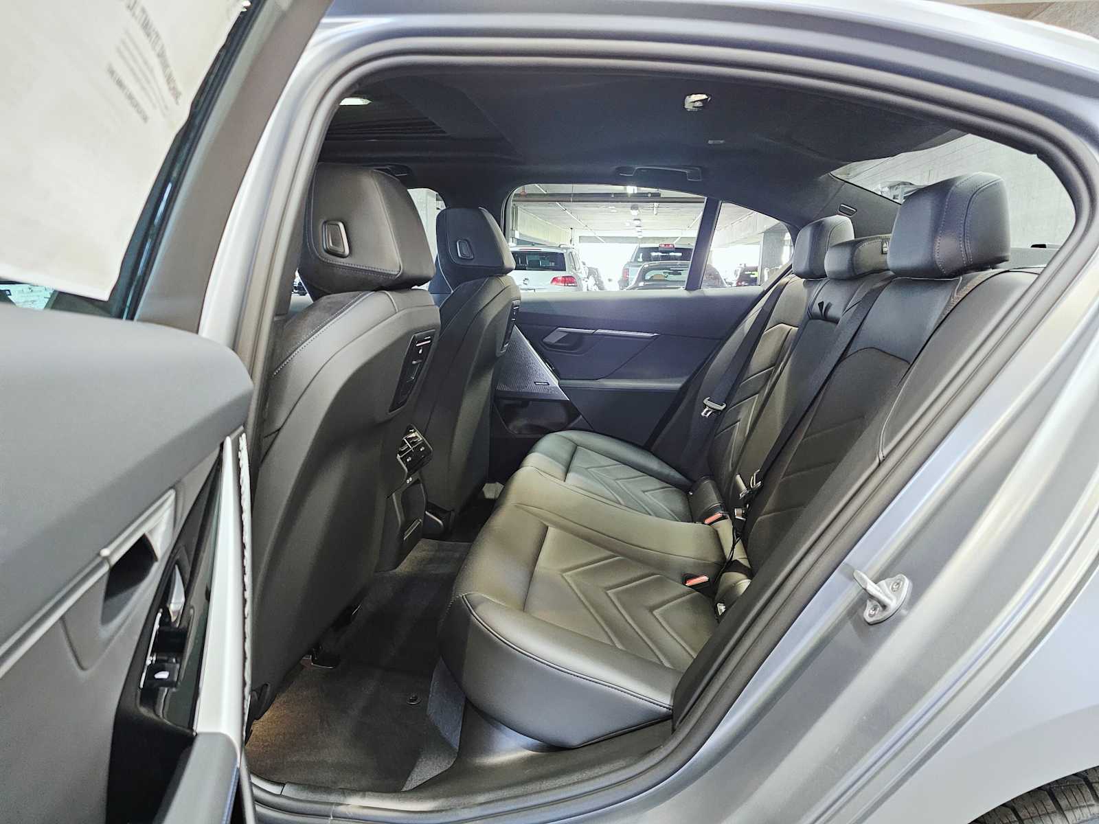 Thumbnail: 2026 BMW 5 Series - 25