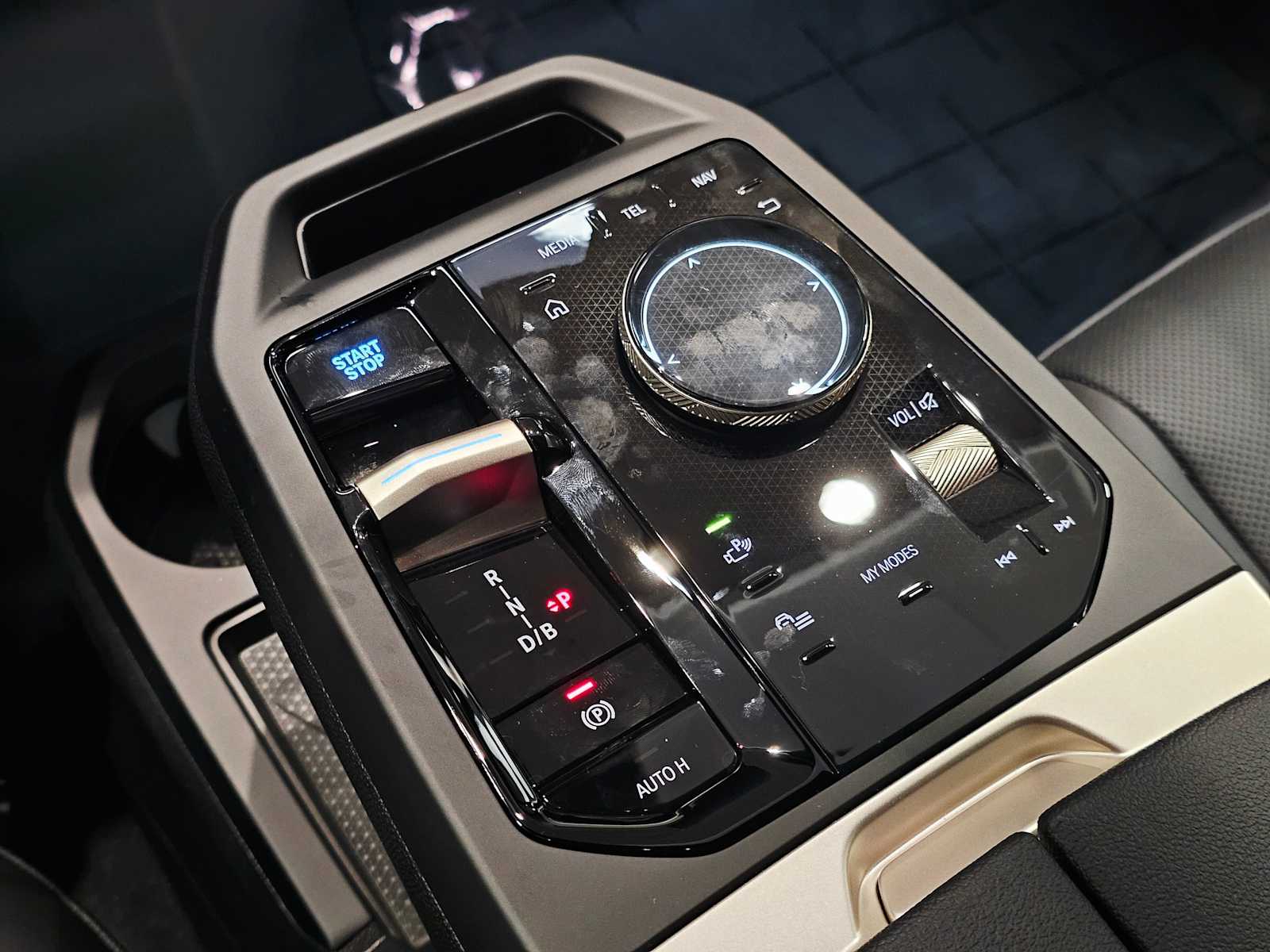 Thumbnail: 2026 BMW iX - 17