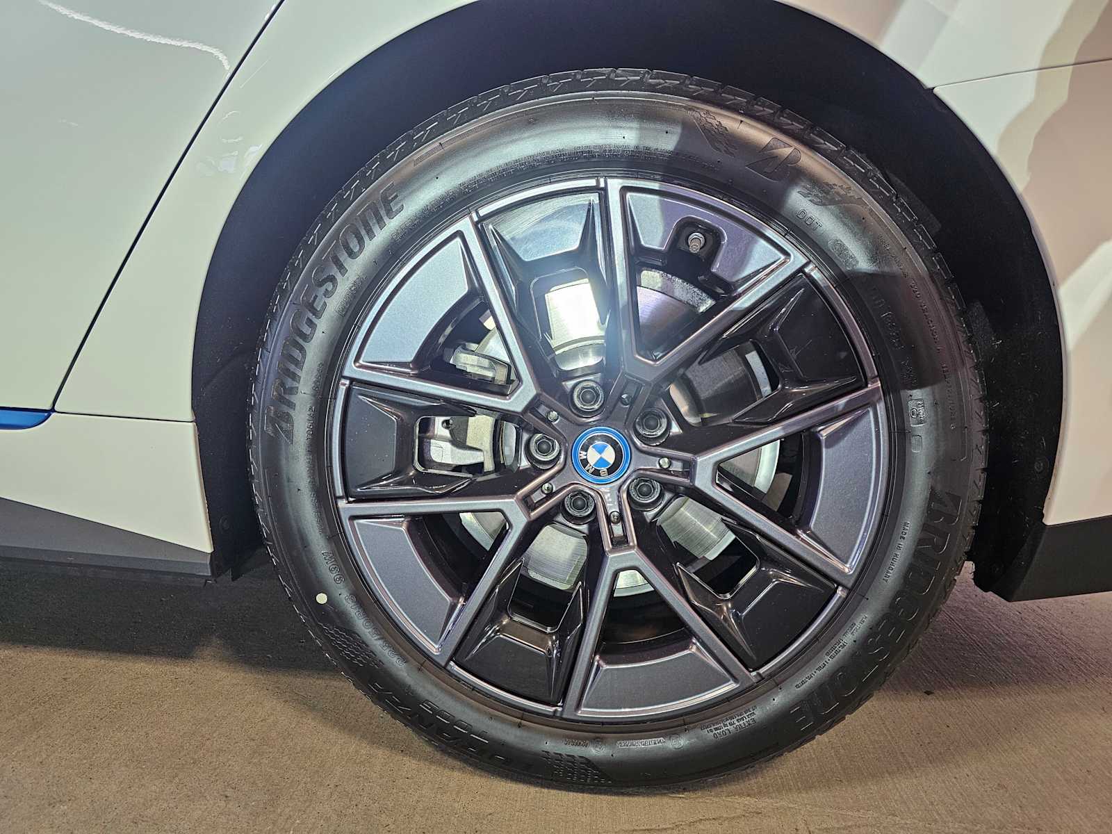 Thumbnail: 2023 BMW i4 - 8