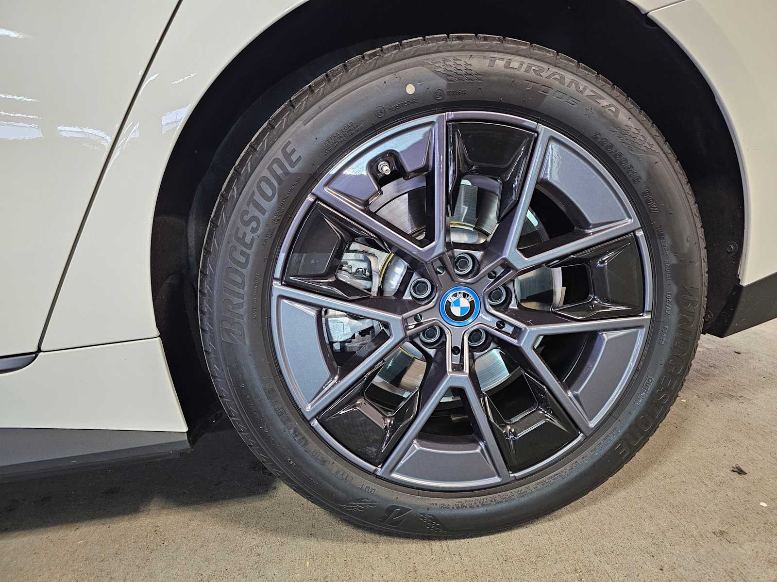 Thumbnail: 2023 BMW i4 - 8
