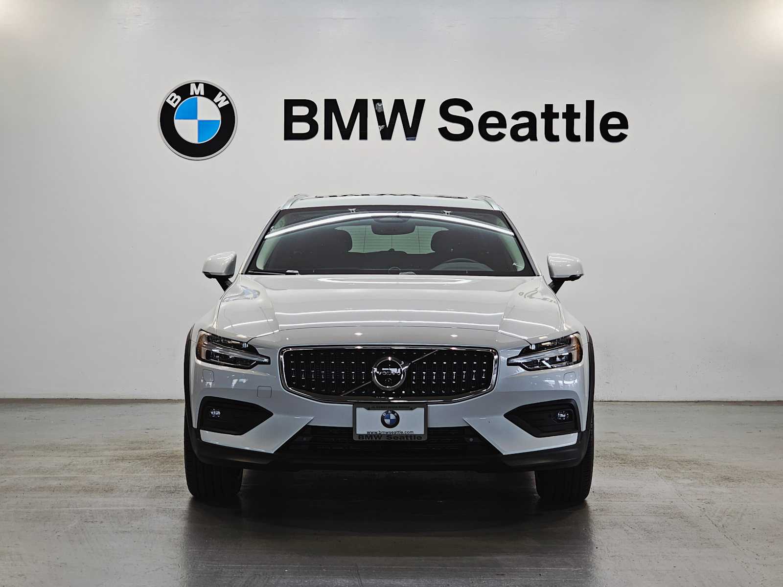 Thumbnail: 2023 Volvo S60 - 6