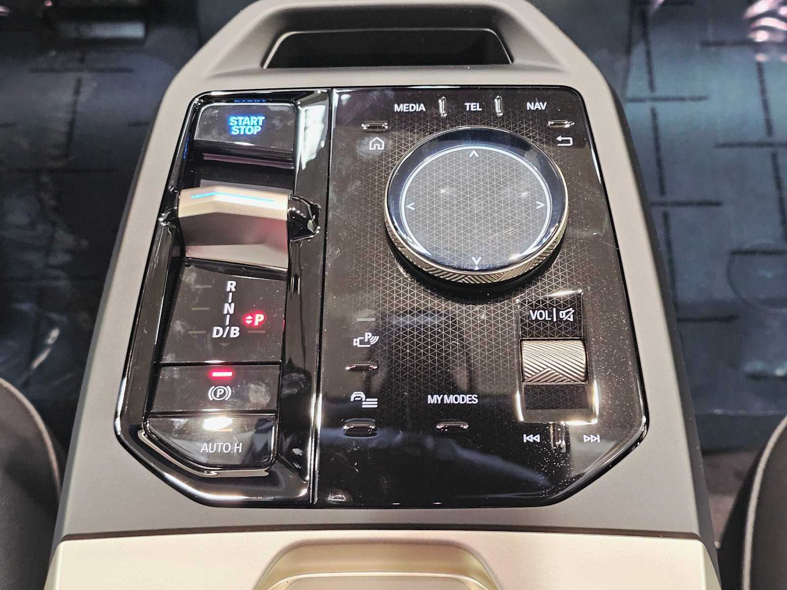 Thumbnail: 2026 BMW iX - 18