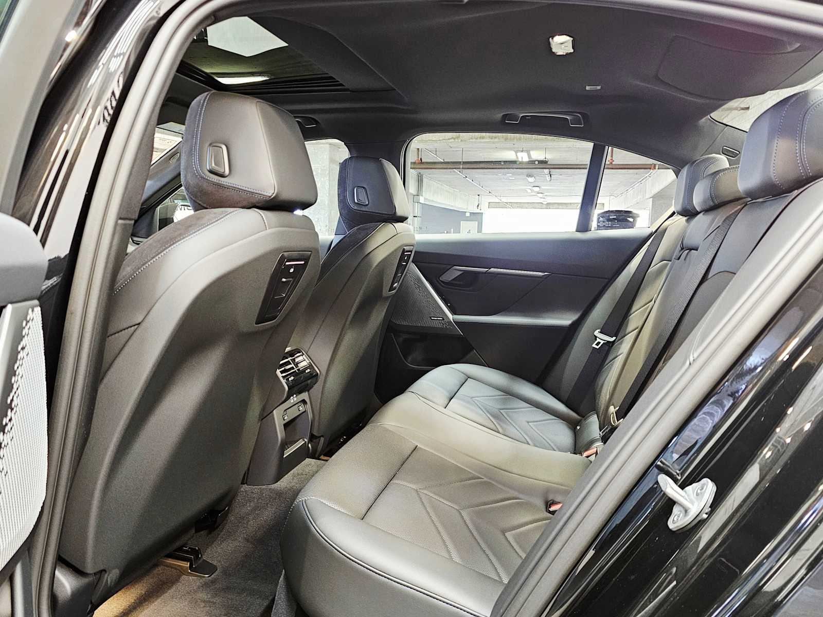 Thumbnail: 2026 BMW 5 Series - 25