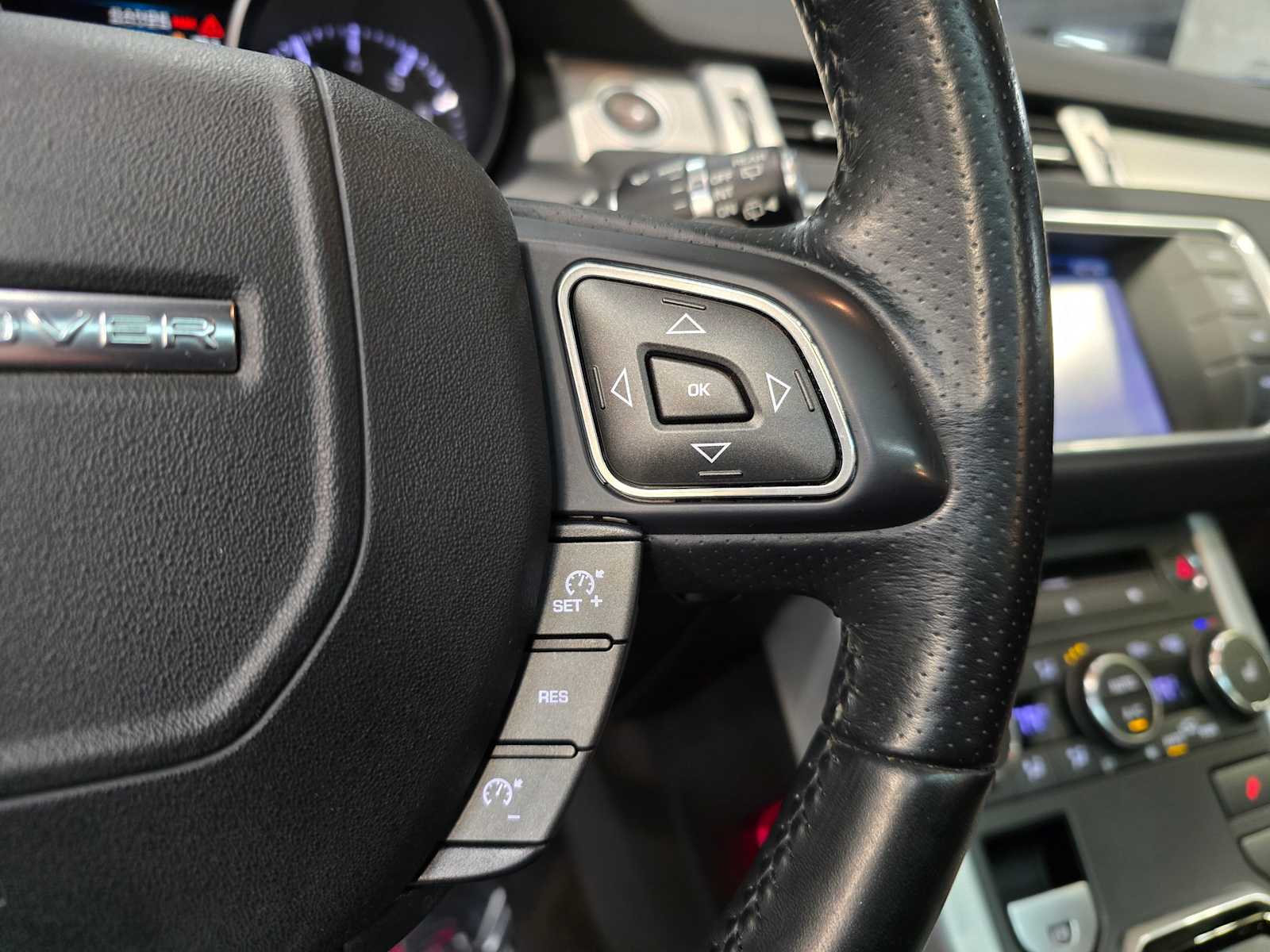 Thumbnail: 2012 Land Rover Range Rover Evoque - 18