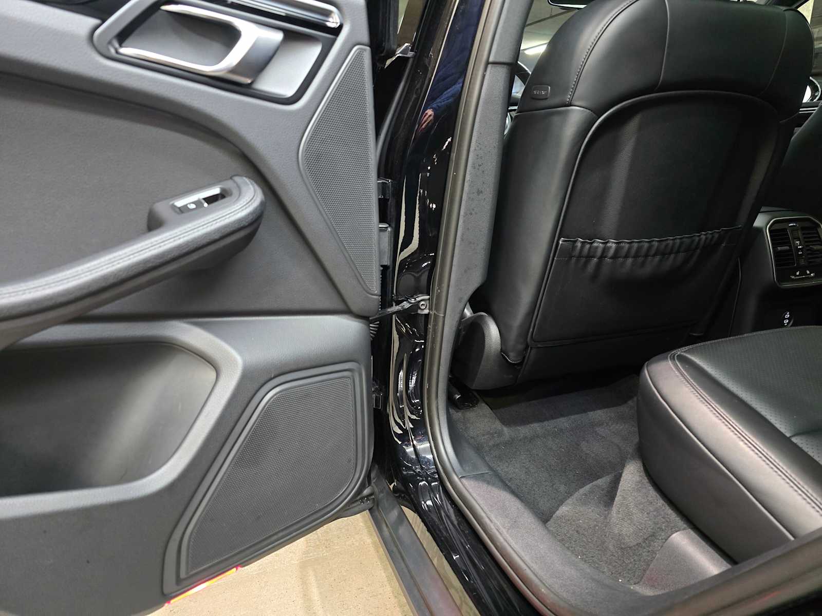 Thumbnail: 2024 Porsche Macan - 27