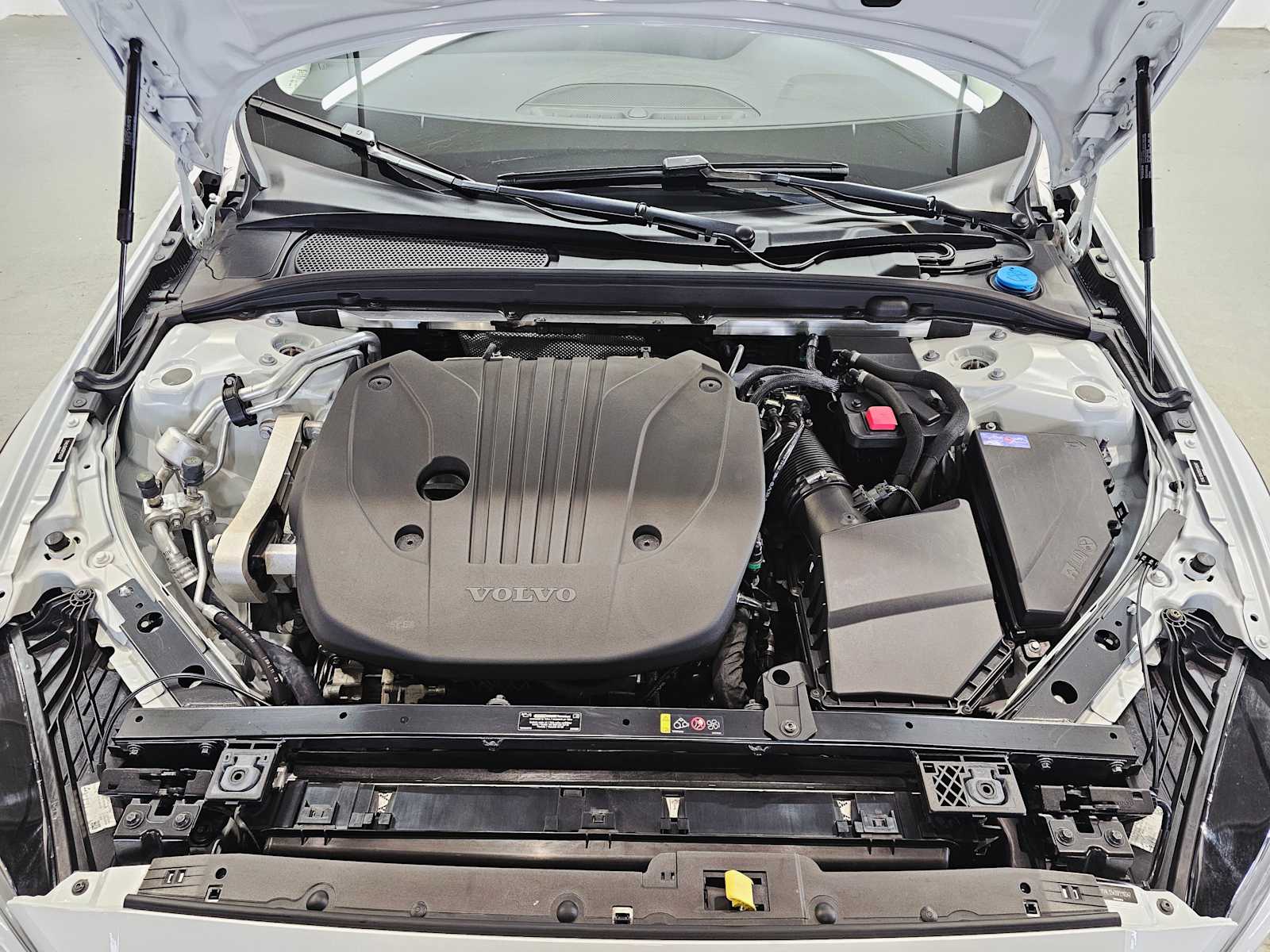 Thumbnail: 2023 Volvo S60 - 9
