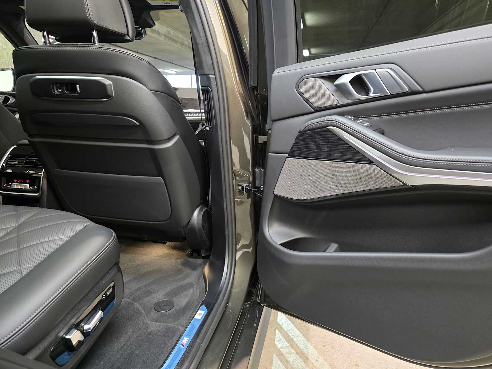 Thumbnail: 2026 BMW X7 - 28
