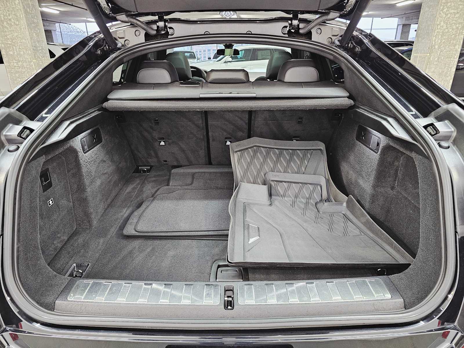 Thumbnail: 2022 BMW X6 - 28