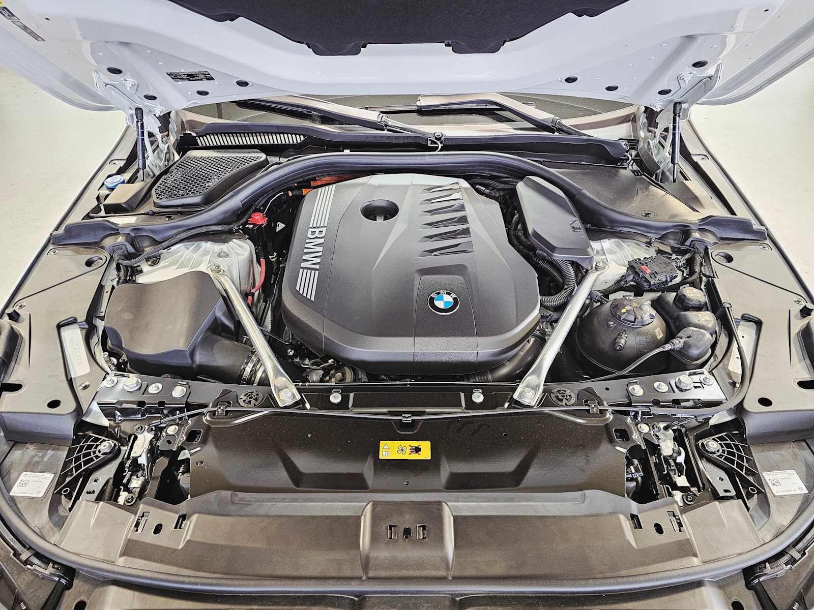 Thumbnail: 2026 BMW 5 Series - 9