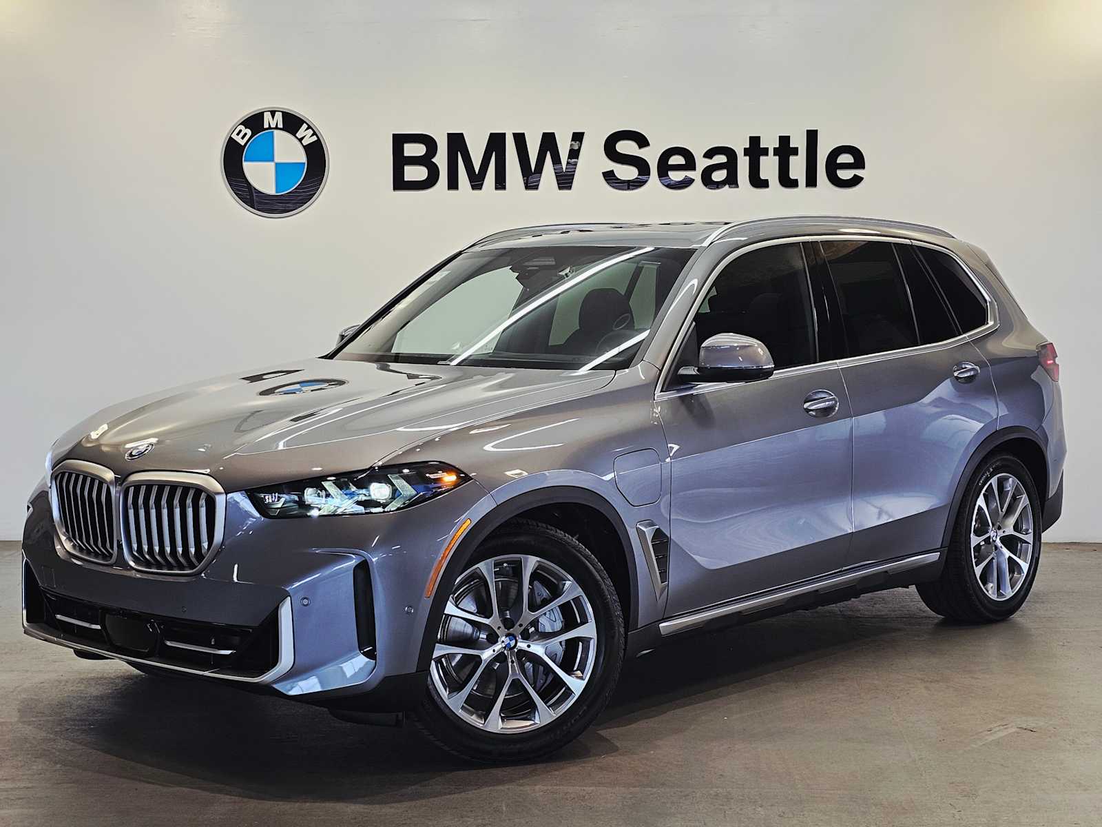 Thumbnail: 2026 BMW X5 - 1