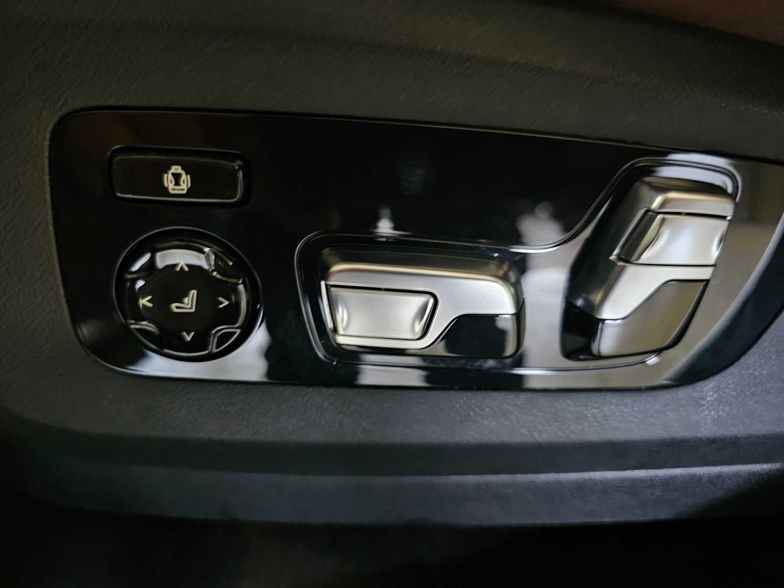 Thumbnail: 2024 BMW X6 - 29