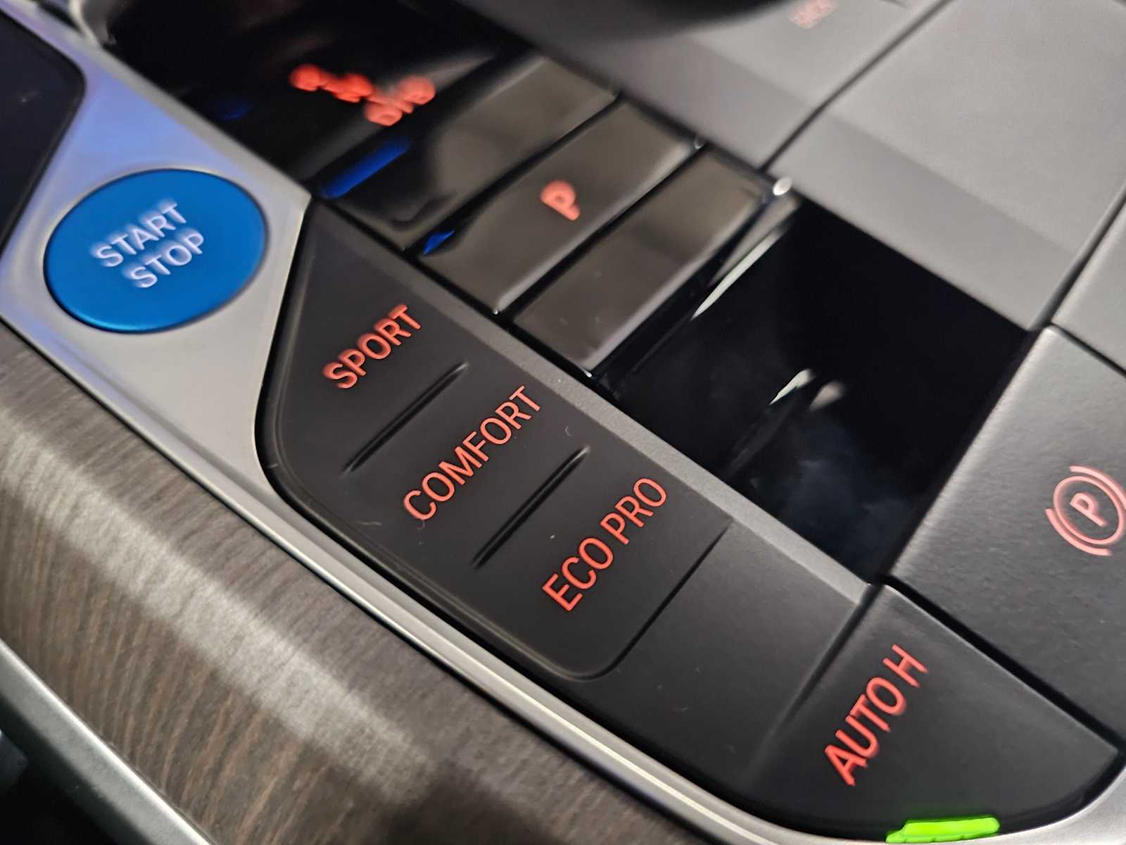 Thumbnail: 2025 BMW i4 - 21