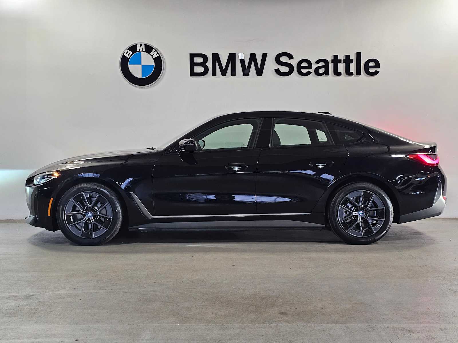 Thumbnail: 2023 BMW i4 - 3