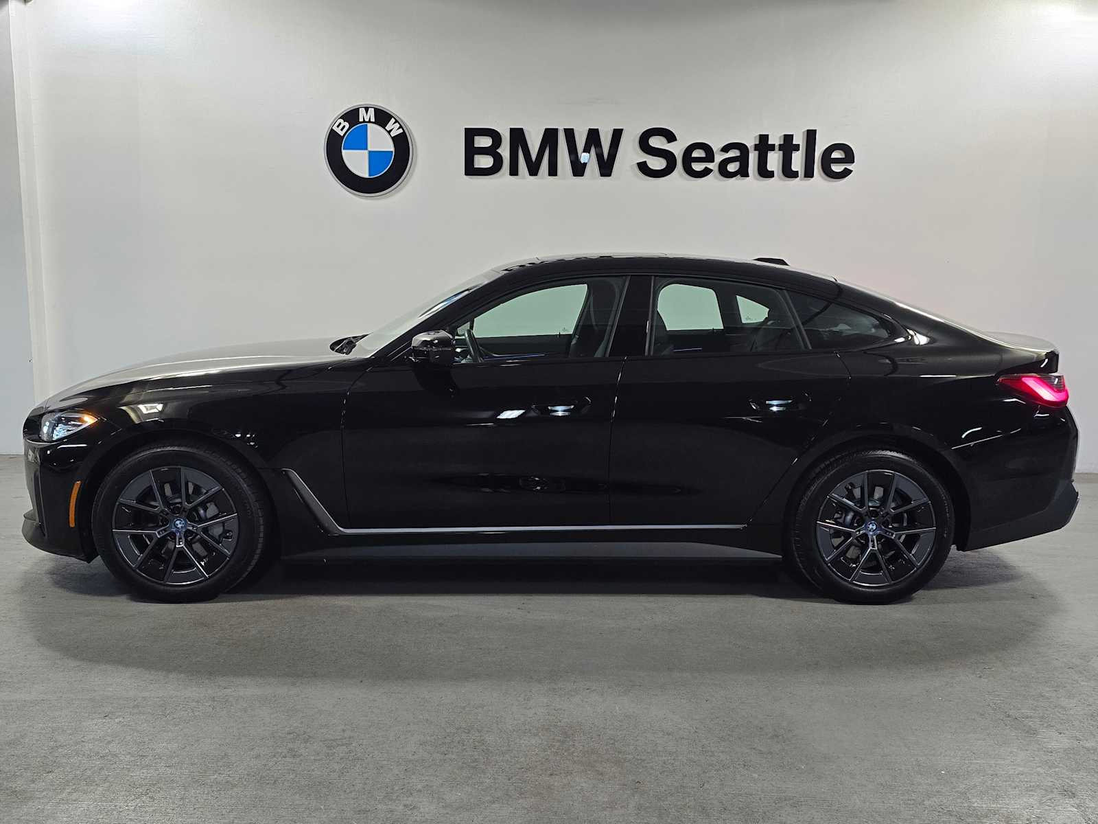 Thumbnail: 2023 BMW i4 - 3