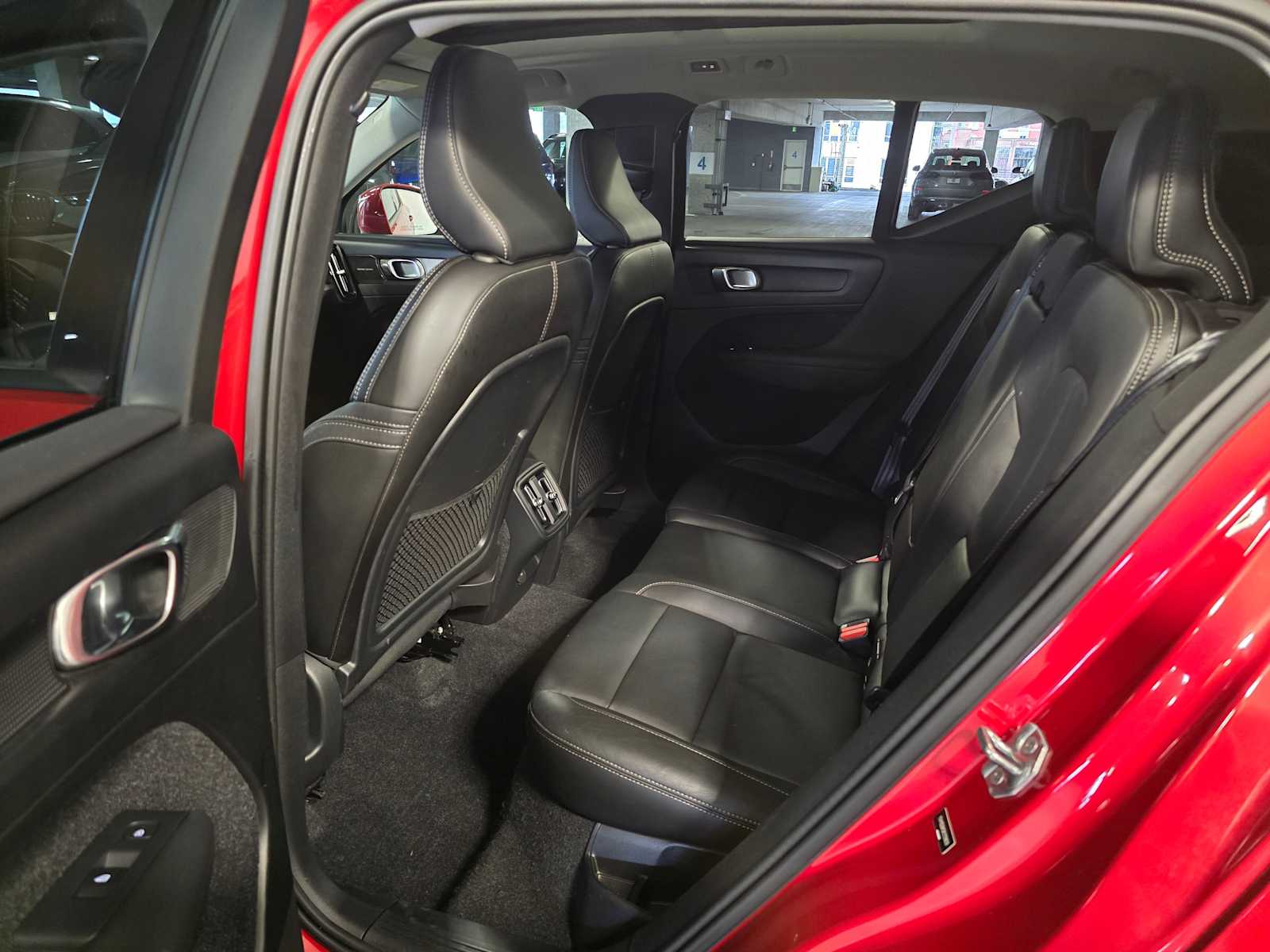 Thumbnail: 2019 Volvo XC40 - 28