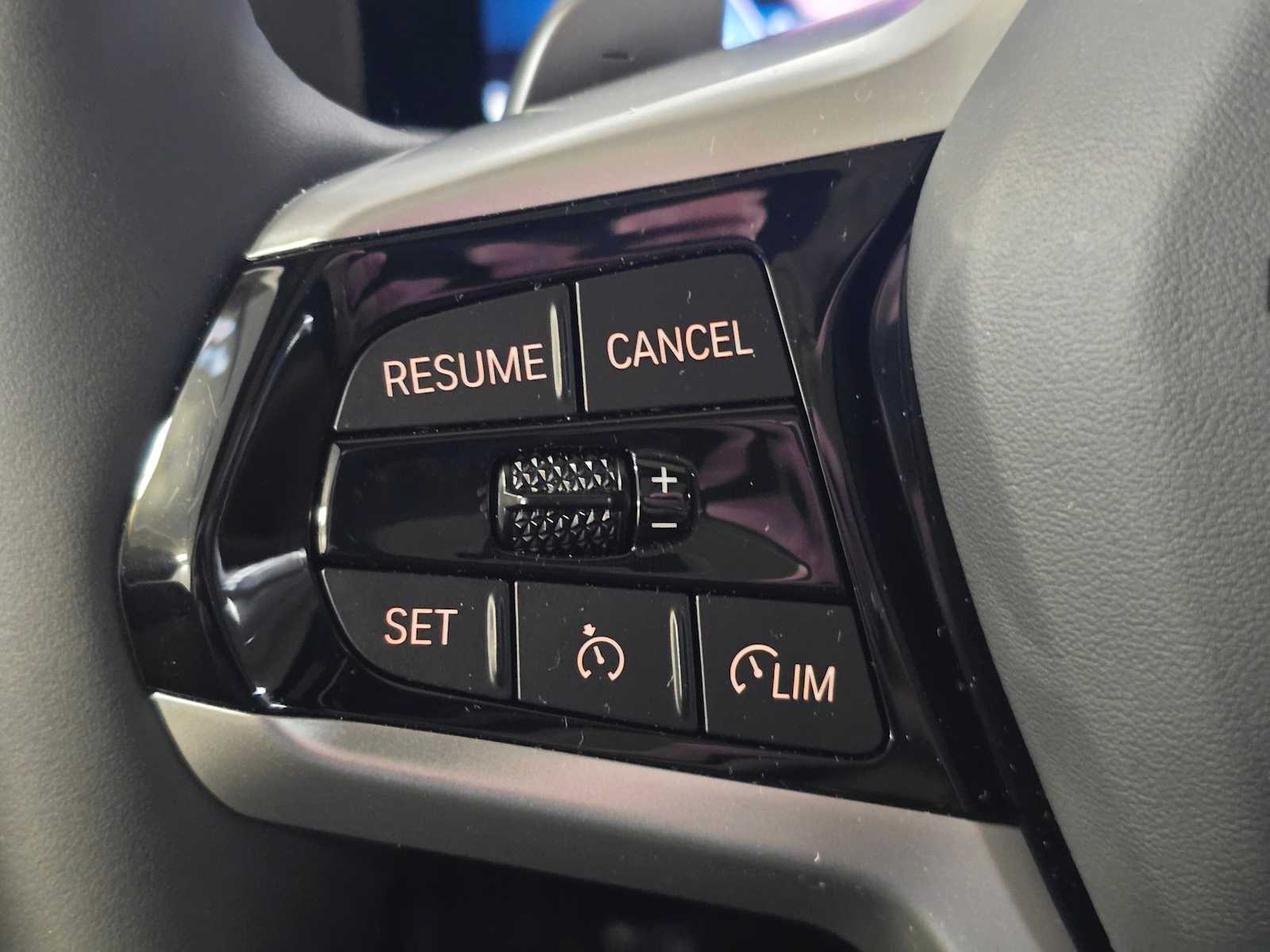 Thumbnail: 2025 BMW 3 Series - 24