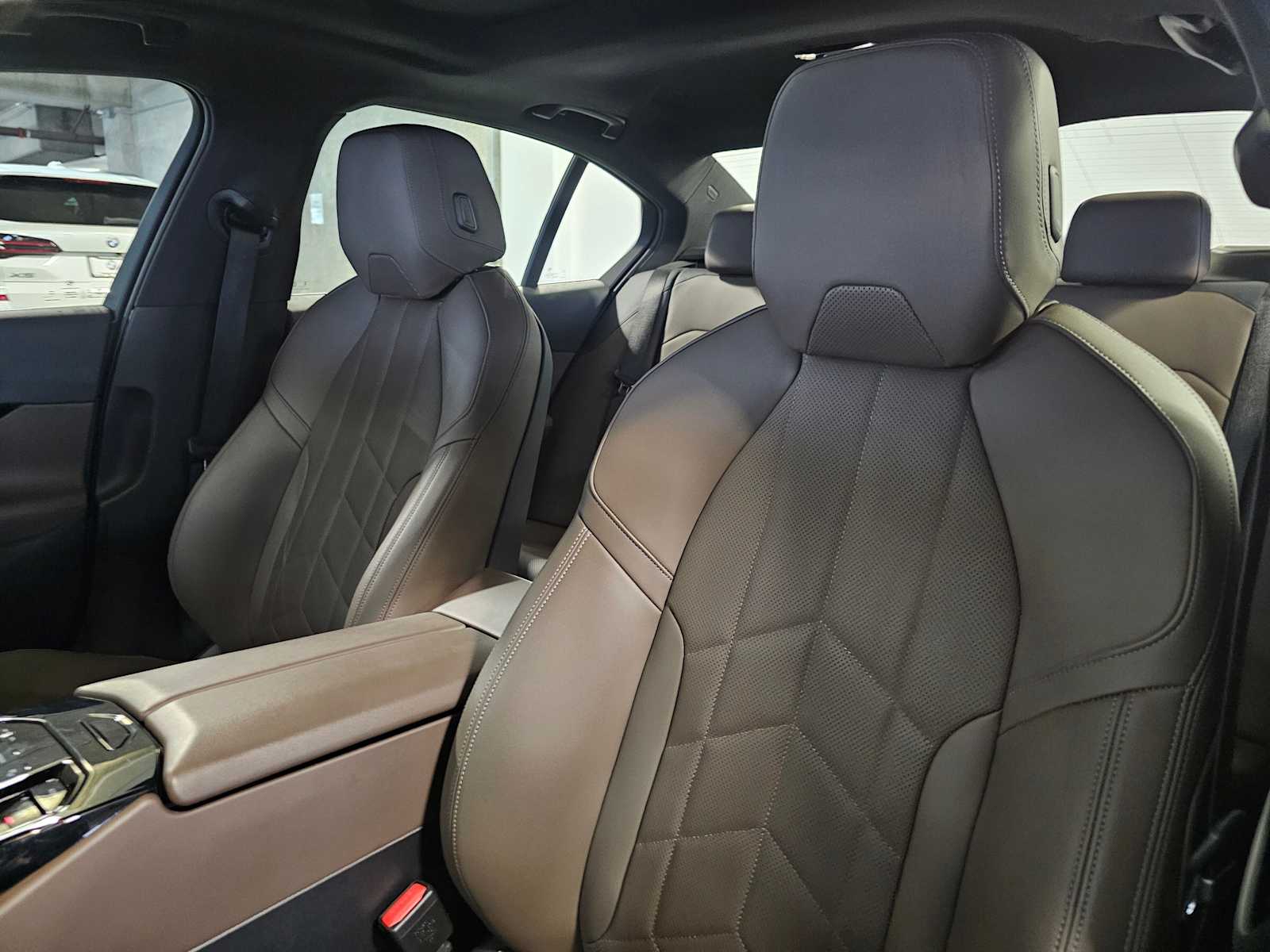 Thumbnail: 2024 BMW 5 Series - 32