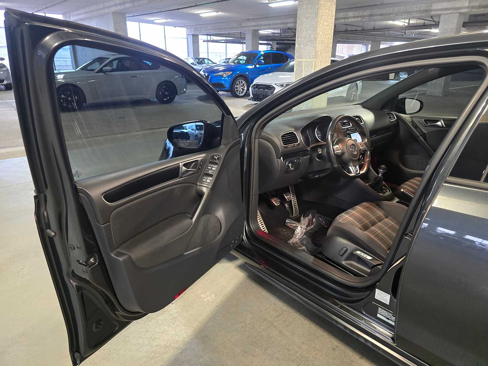 Thumbnail: 2012 Volkswagen Golf - 22