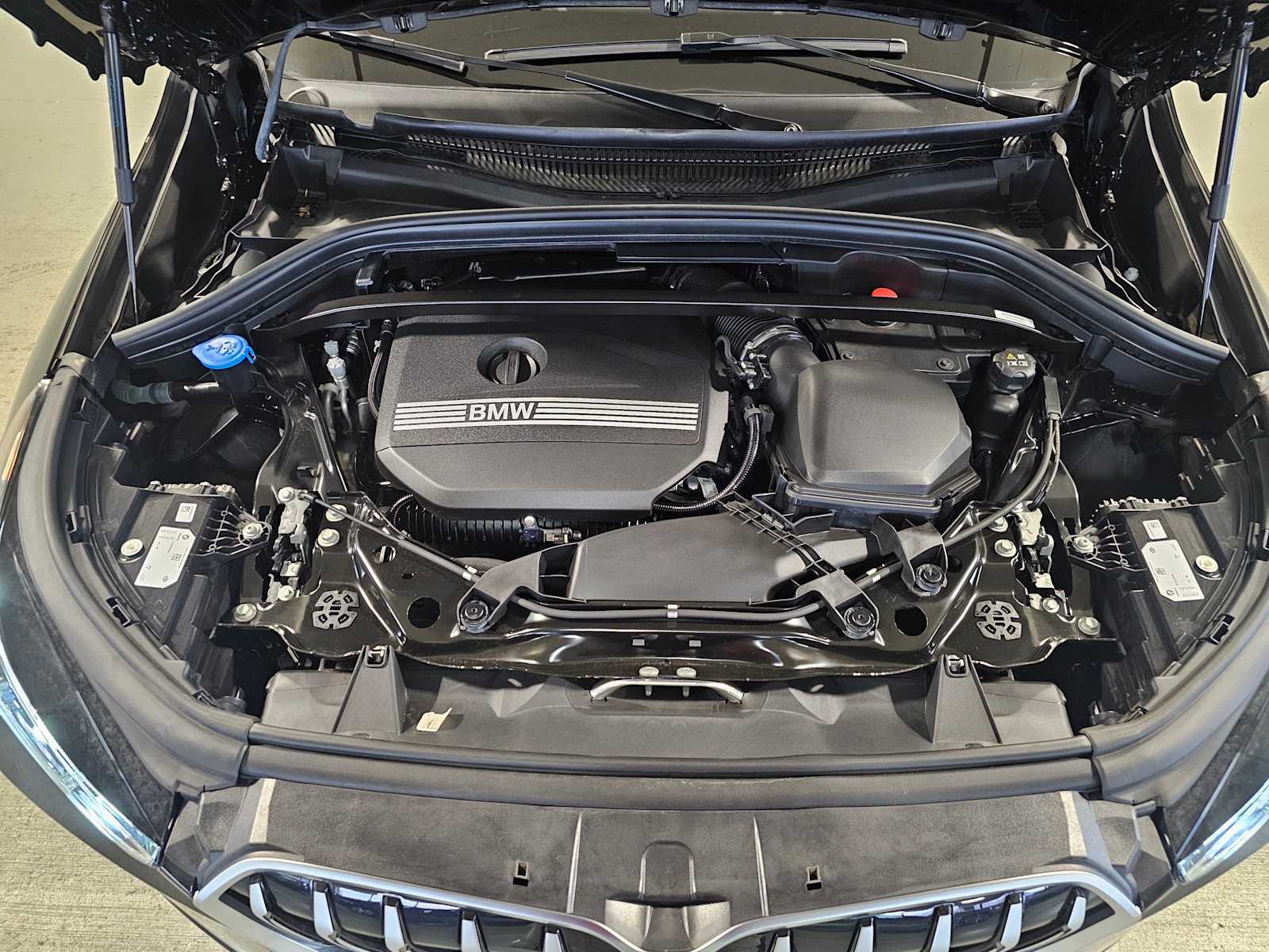 Thumbnail: 2025 BMW X1 - 9