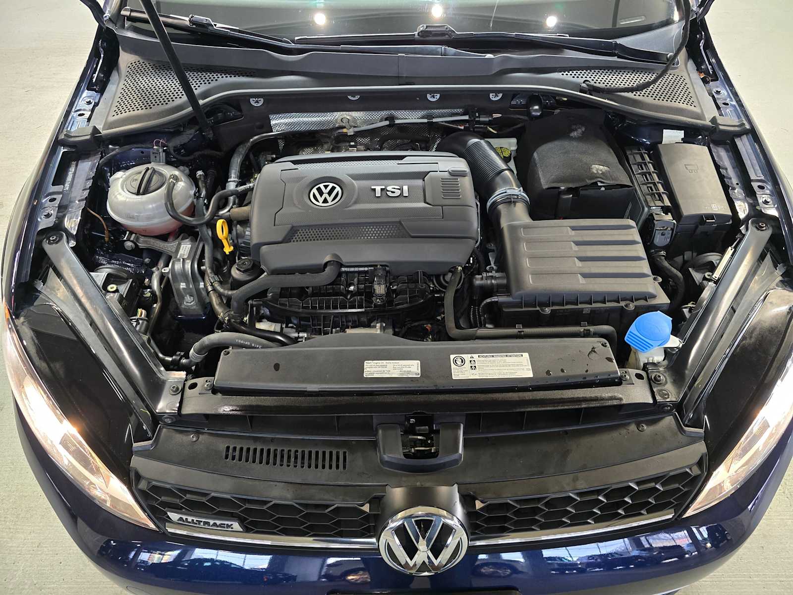 Thumbnail: 2017 Volkswagen Golf - 9