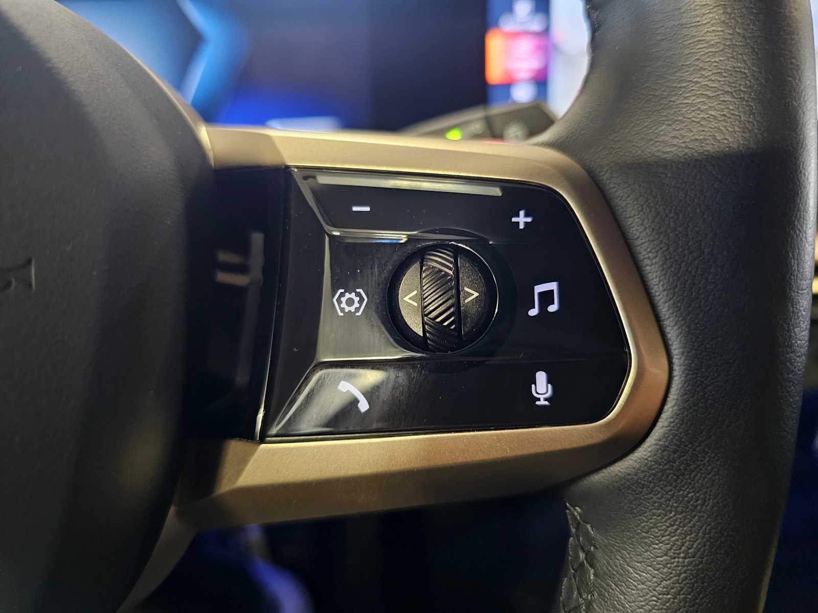 Thumbnail: 2023 BMW iX - 18