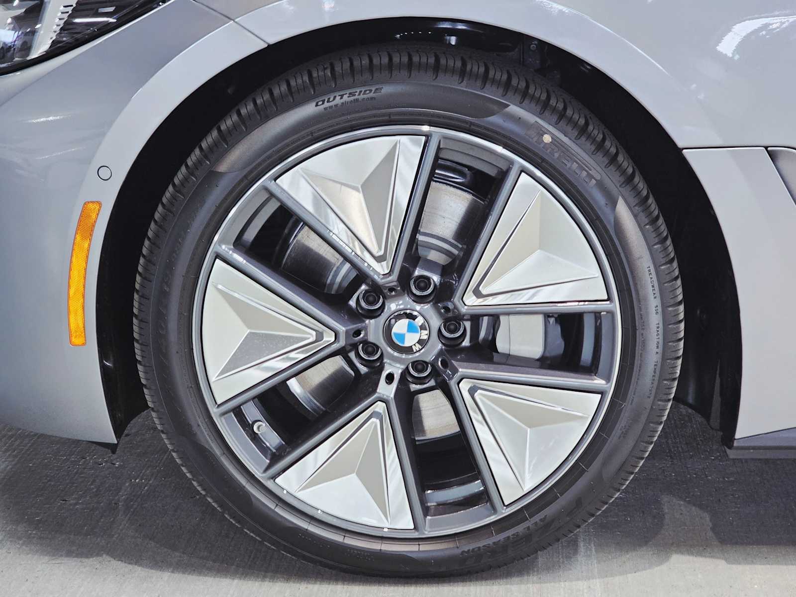 Thumbnail: 2025 BMW i4 - 8