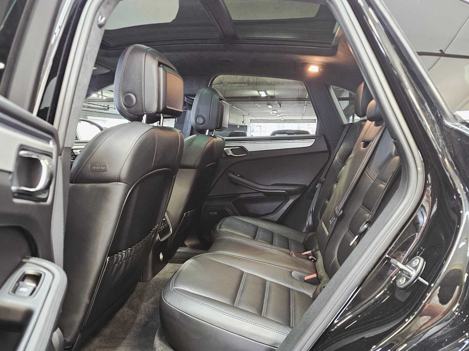 Thumbnail: 2016 Porsche Macan - 25