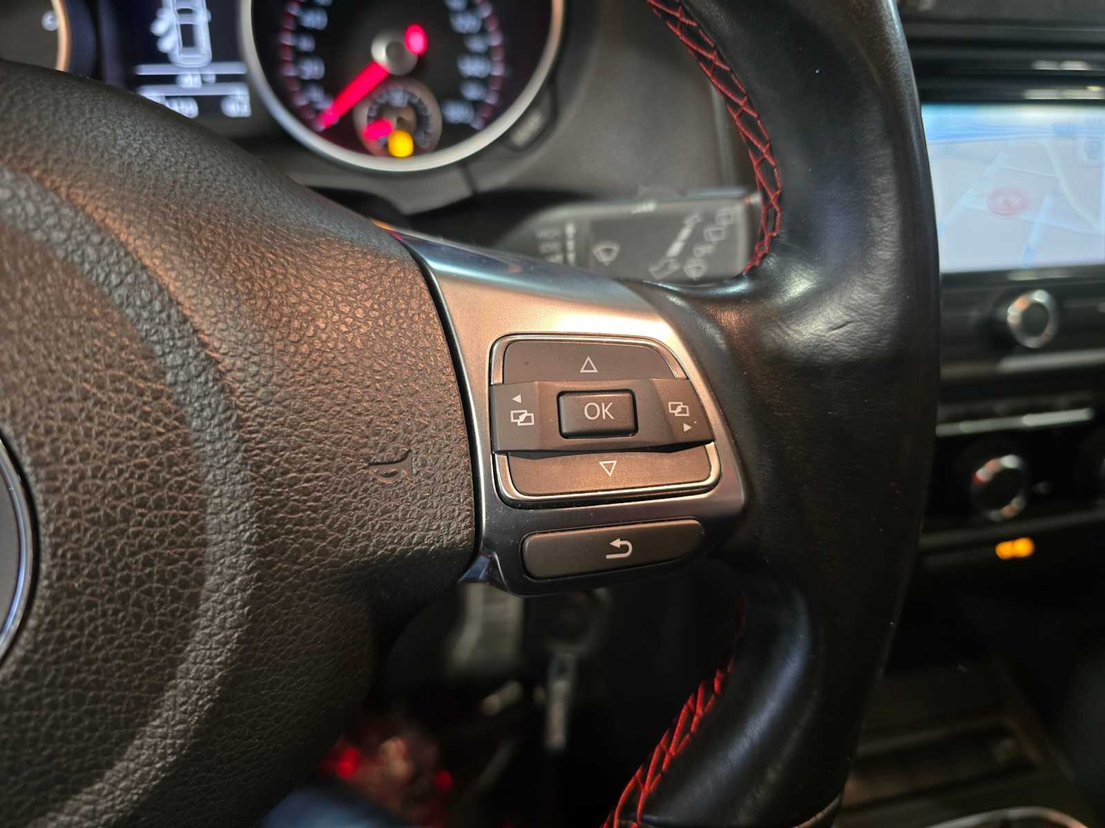 Thumbnail: 2012 Volkswagen Golf - 18