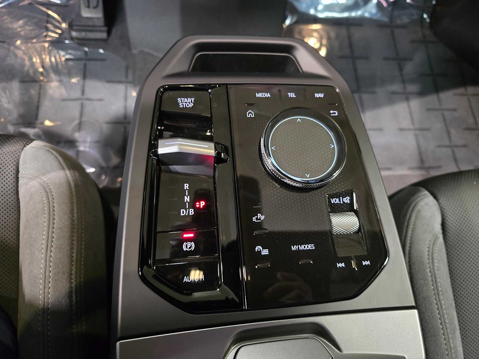 Thumbnail: 2026 BMW iX - 22