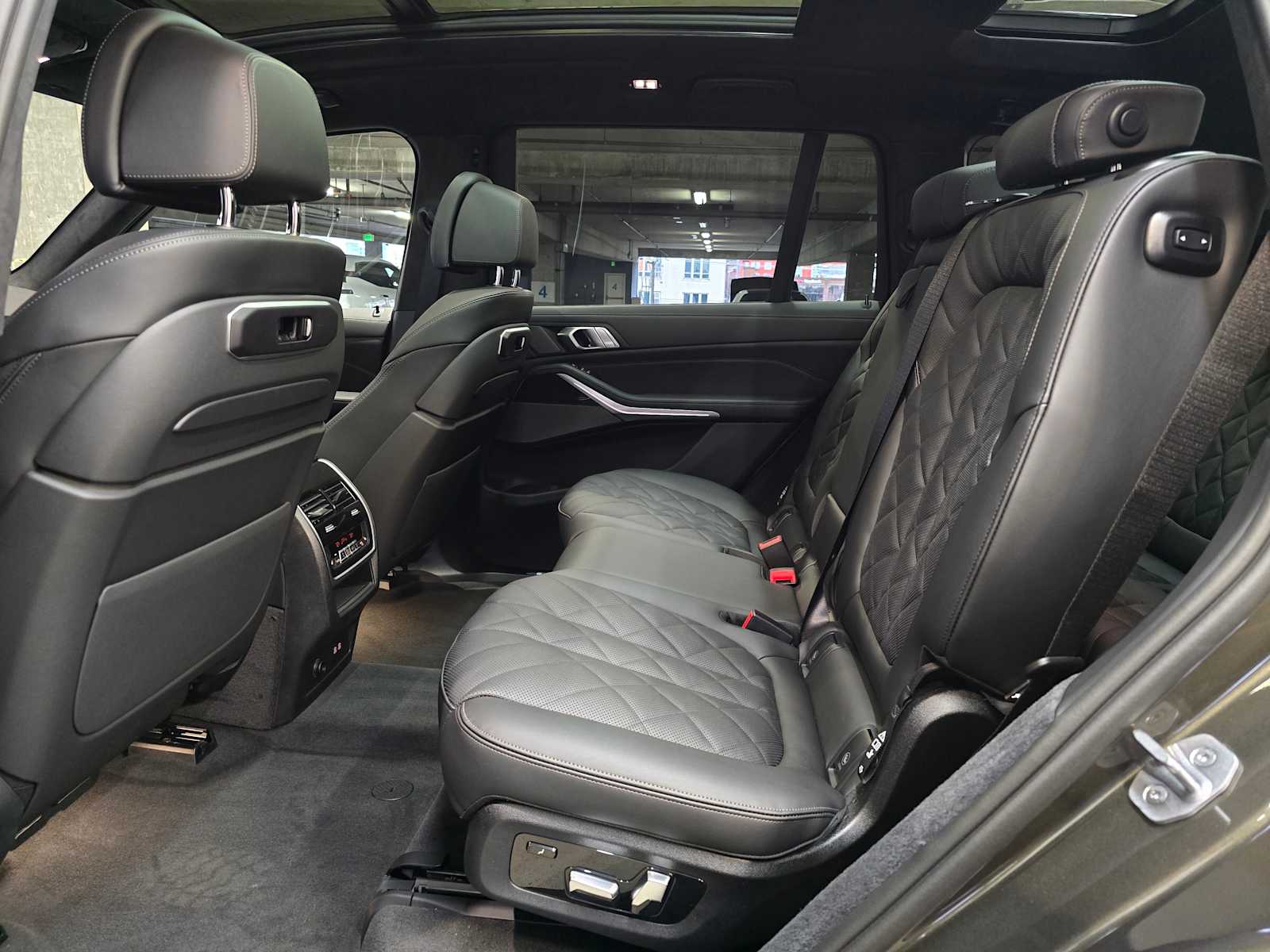 Thumbnail: 2026 BMW X7 - 27