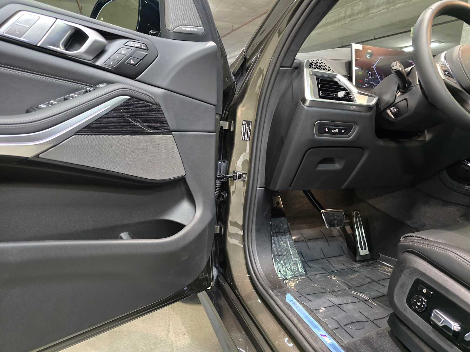 Thumbnail: 2026 BMW X7 - 23