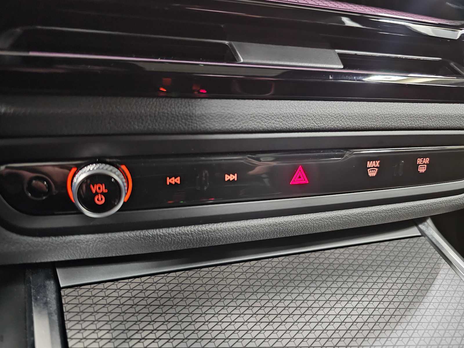 Thumbnail: 2025 BMW 3 Series - 18