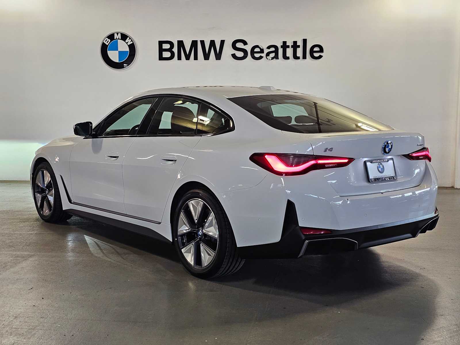 Thumbnail: 2023 BMW i4 - 4