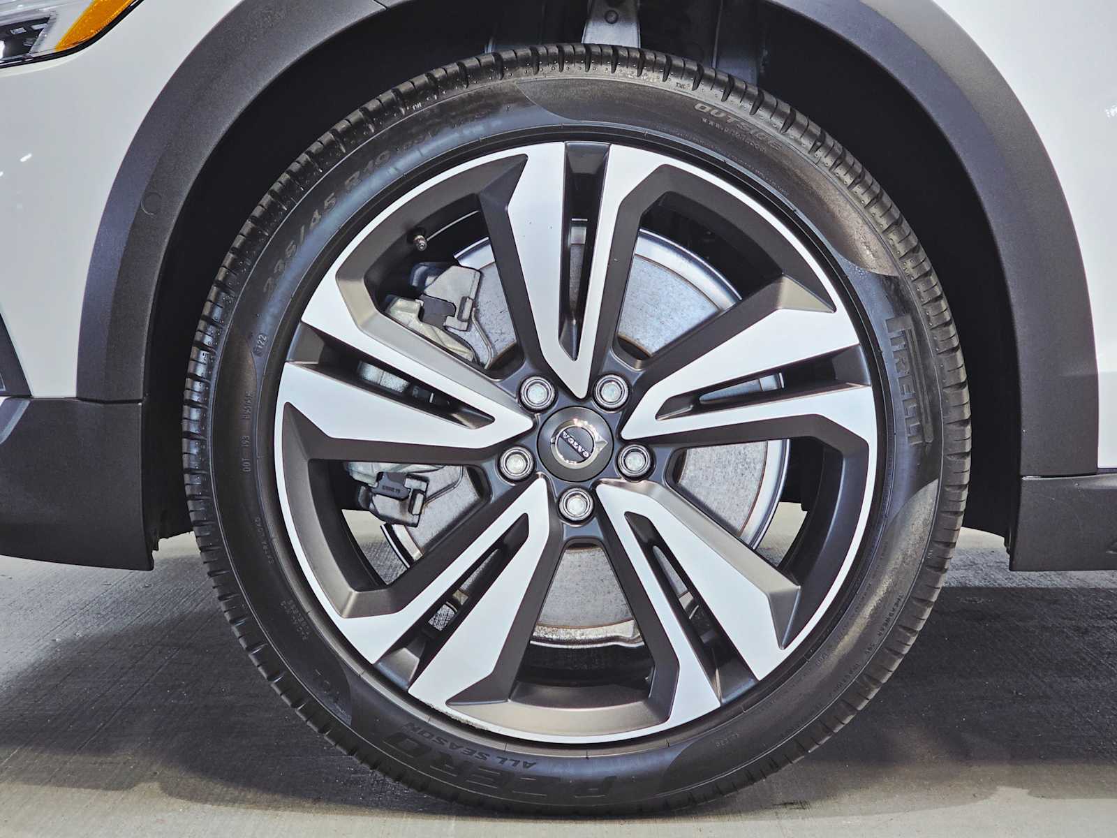 Thumbnail: 2023 Volvo S60 - 8