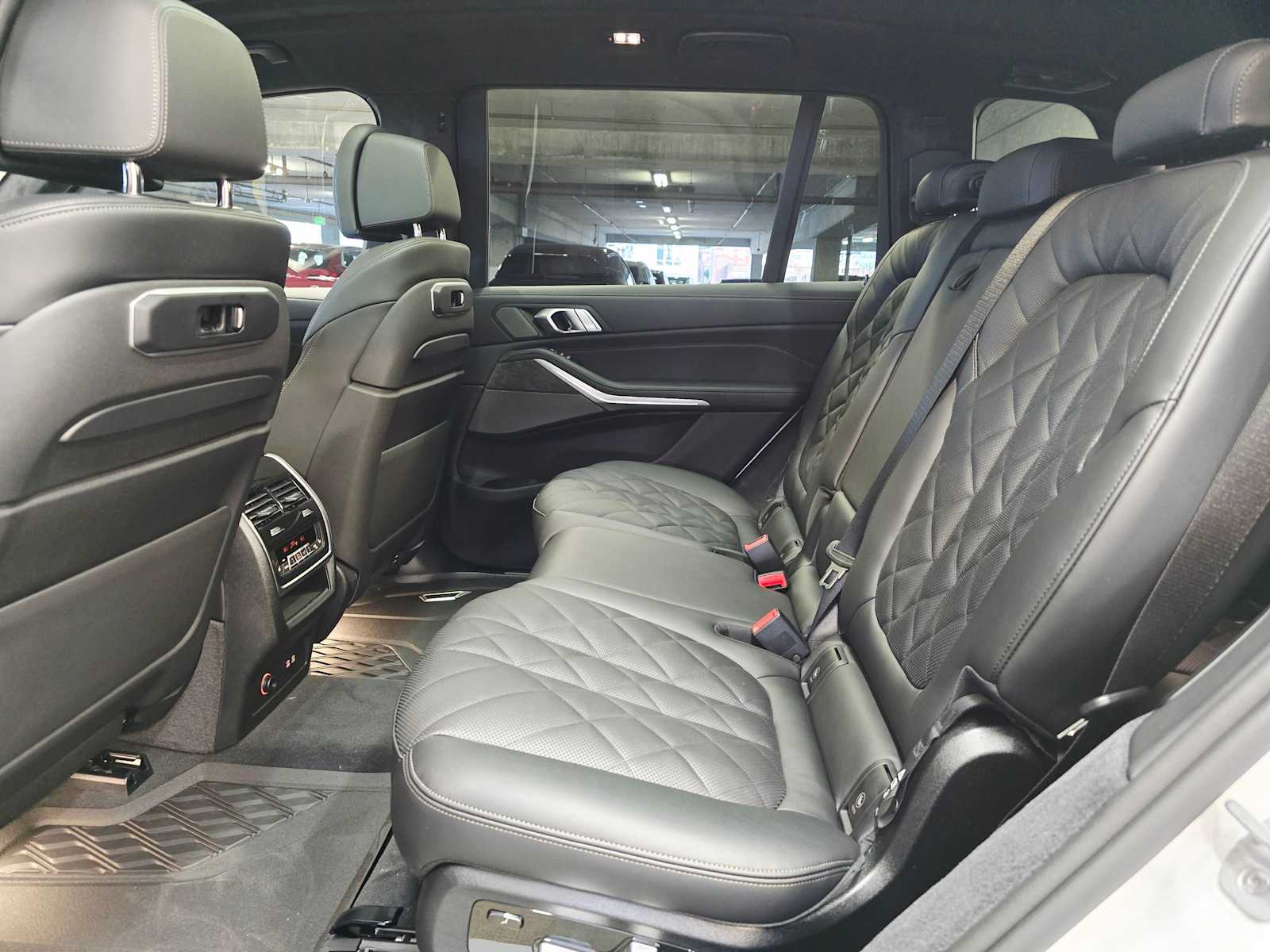 Thumbnail: 2026 BMW X7 - 25