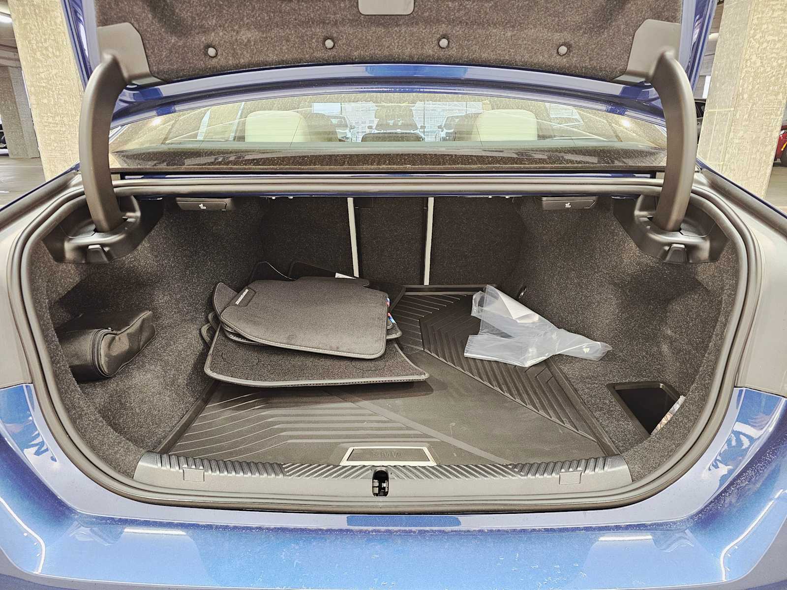 Thumbnail: 2025 BMW i5 - 28